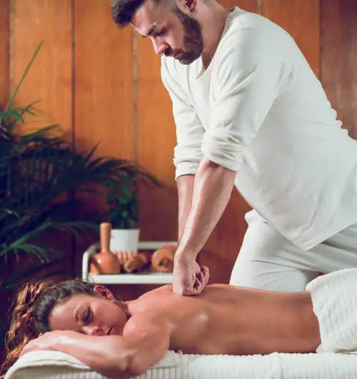 Benefici massaggio schiena