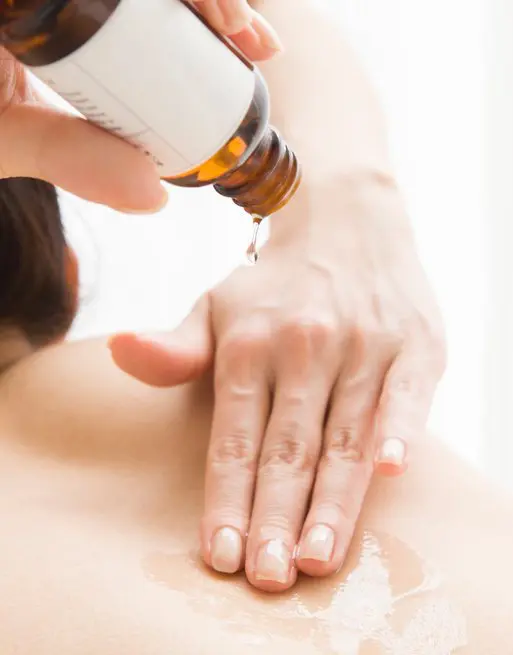 Corso sull'uso degli oli essenziali per il massaggio